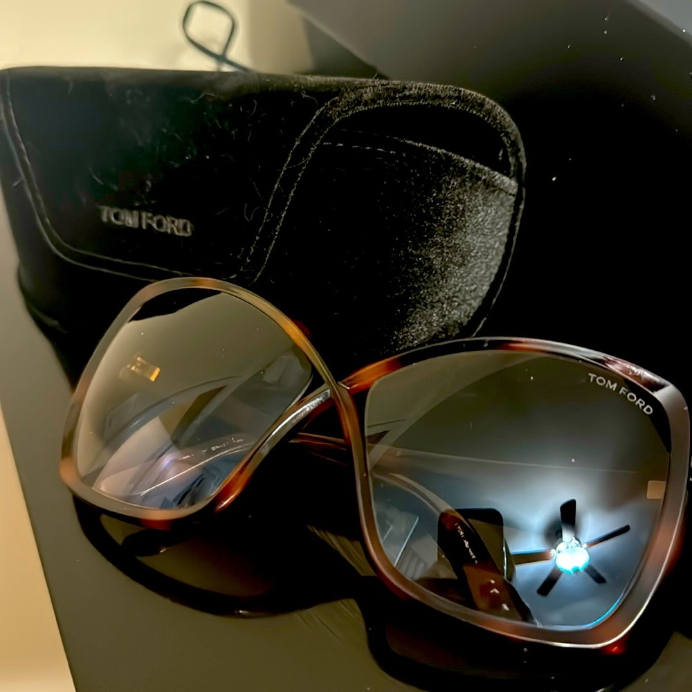 Tom ford sunglasses no scratches on lense almost new havana over sized